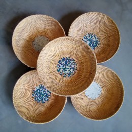 Round-rattan-basket-with-plastic-bottom